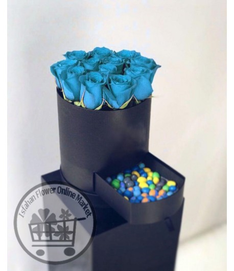 باکس گل رز آبی با شکلات یا پاستیل -136